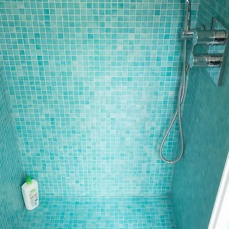 Hostnfly - Magnificent Bright, Spacious Apt Near The Halles * Parijs